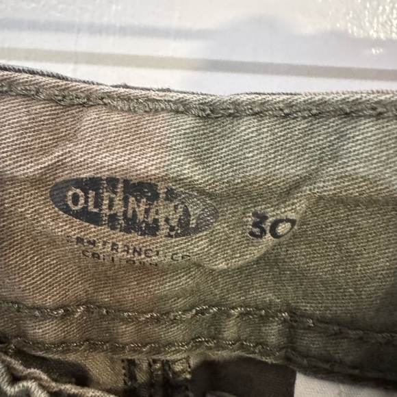 Old Navy Men's Green Camouflage Cargo Shorts - Picture 4 of 6